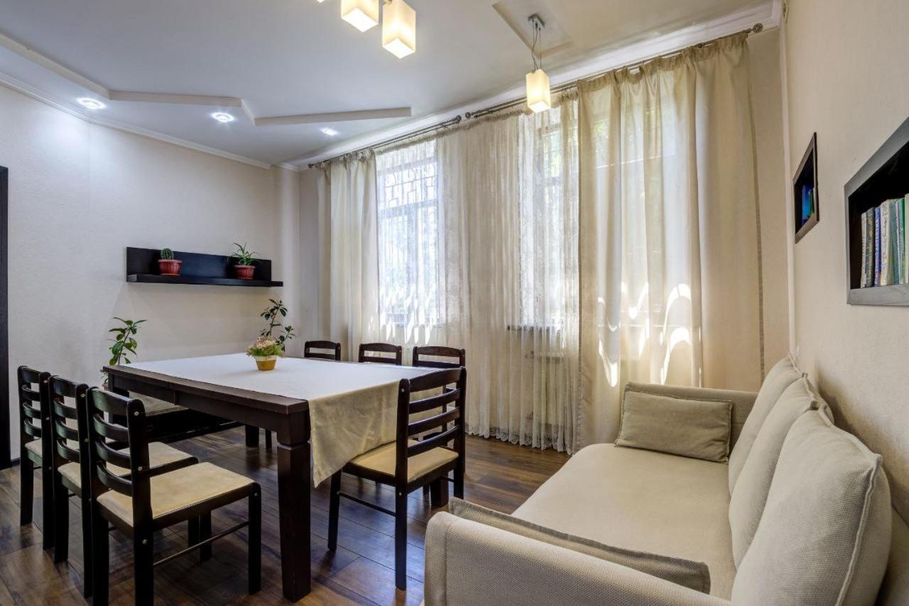 Opera Bed&Breakfast Bishkek Exterior foto