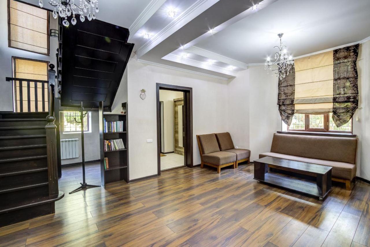 Opera Bed&Breakfast Bishkek Exterior foto