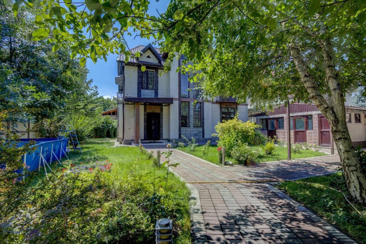 Opera Bed&Breakfast Bishkek Exterior foto